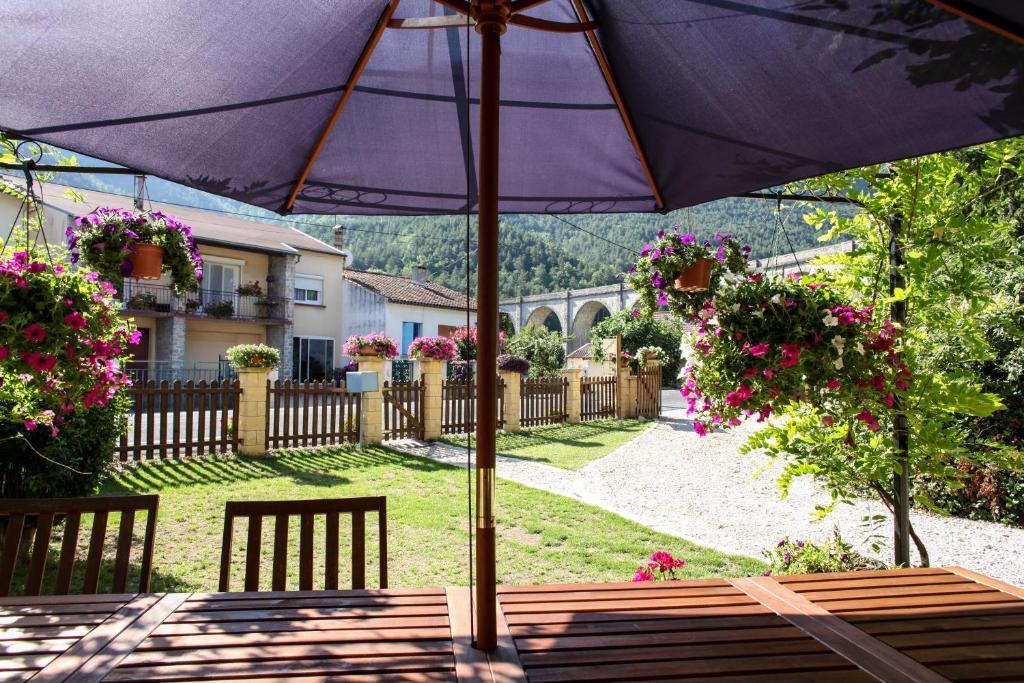 Aux Quatre Saisons Axat Bed & Breakfast エクステリア 写真